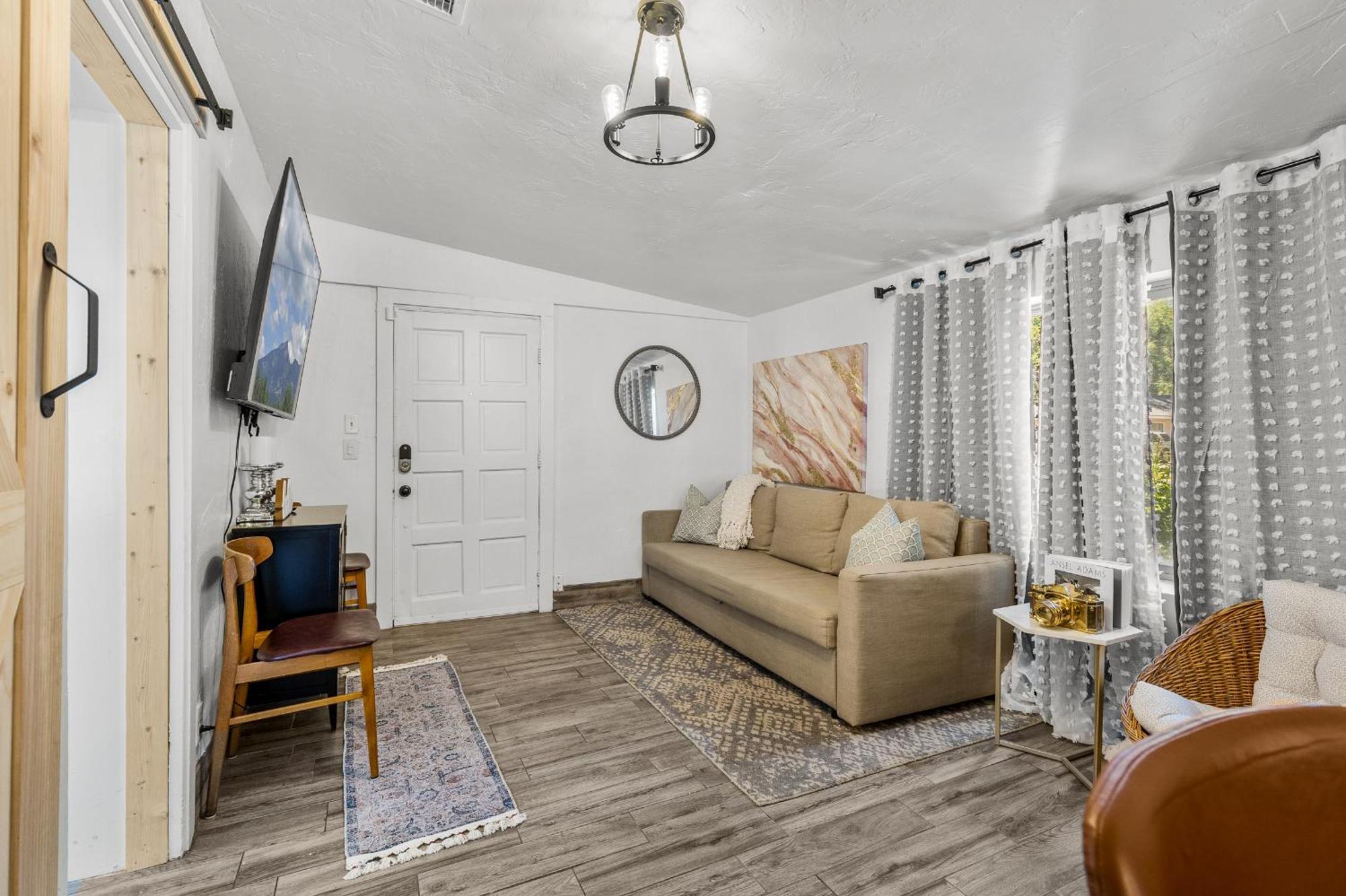 5 Minute Walking To Downtown, Nau, Coffee Shops, Shopping, Parks And More! Hébergement de vacances Flagstaff