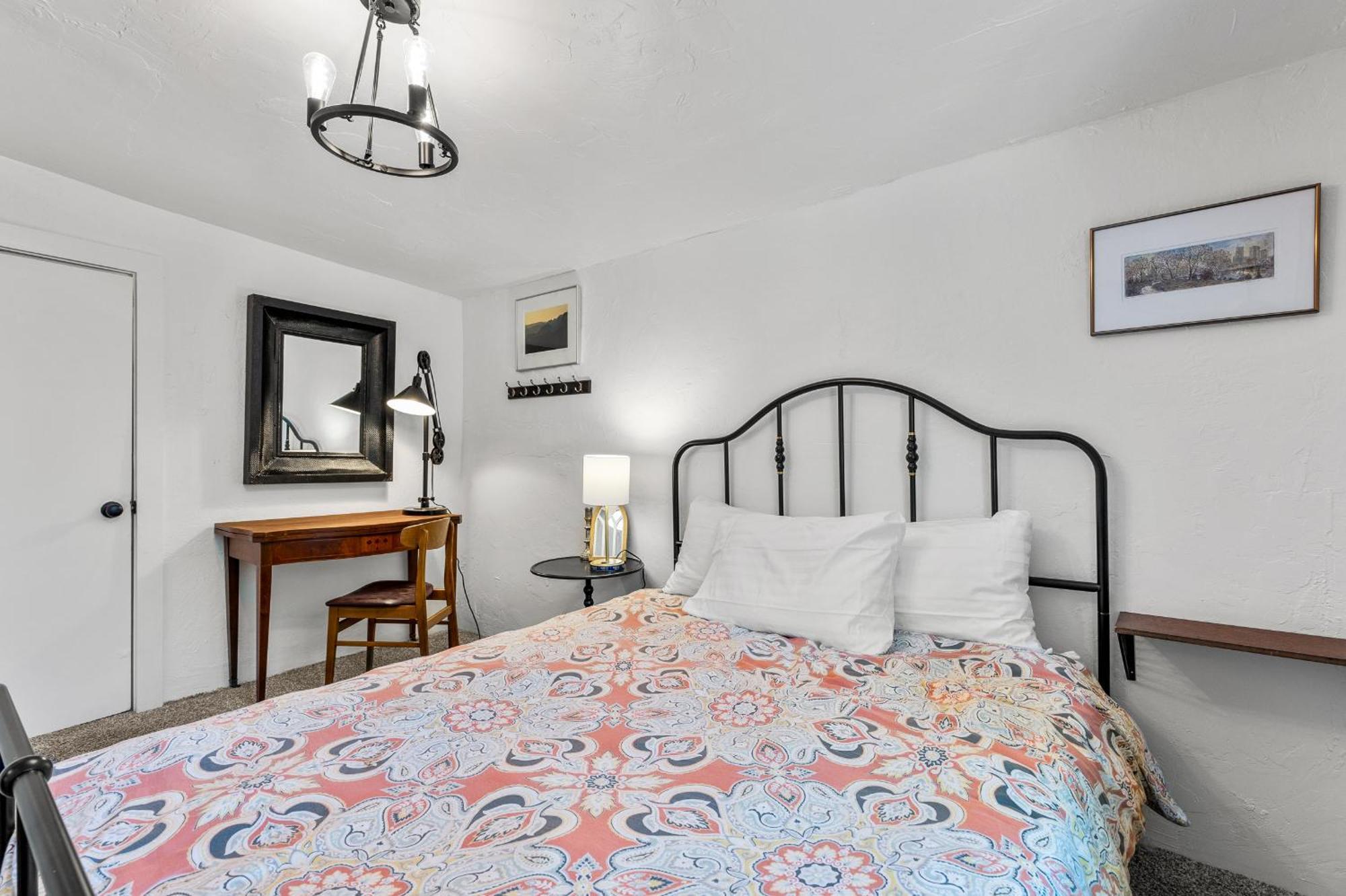 Hébergement de vacances 5 Minute Walking To Downtown, Nau, Coffee Shops, Shopping, Parks And More! *